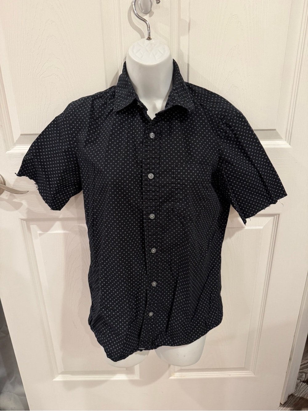 Aeropostale Black Short Sleeve Button-Down with Micro Dot Pattern
